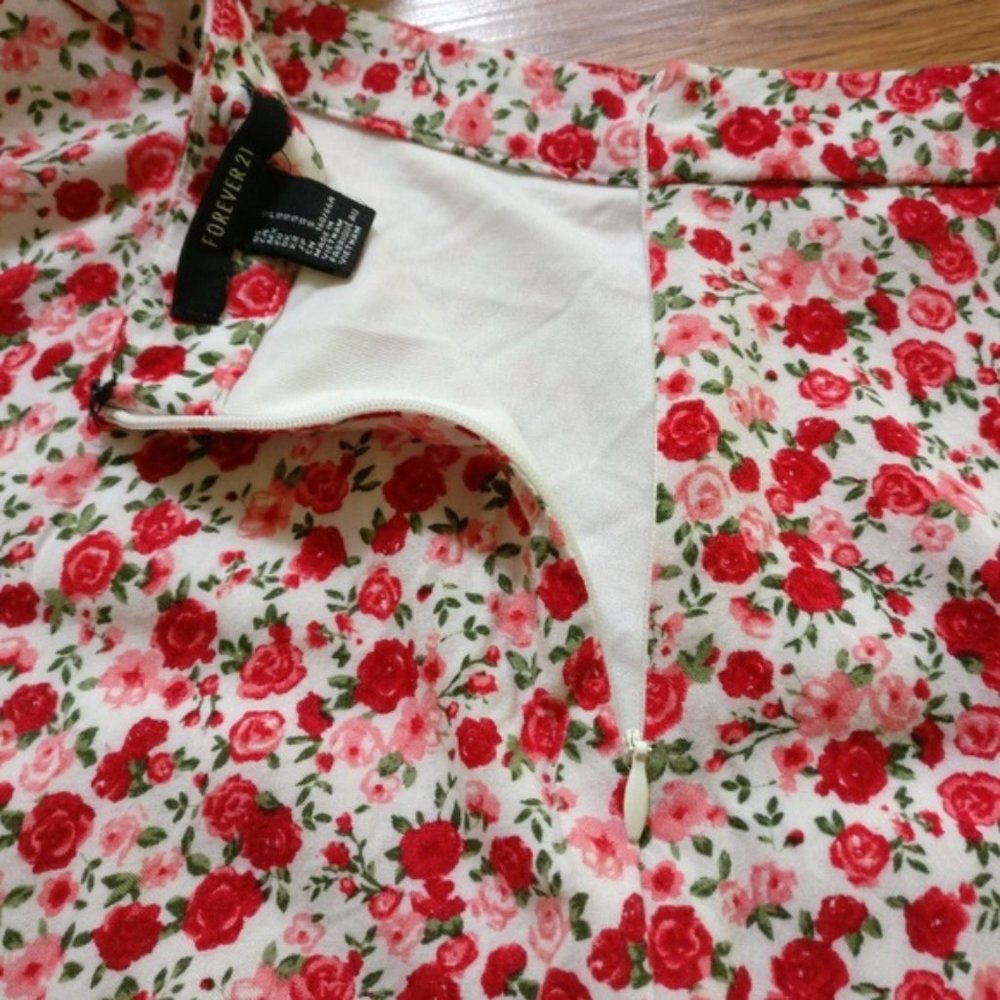 💎✨ Floral Mini Skirt - Picture 3 of 4